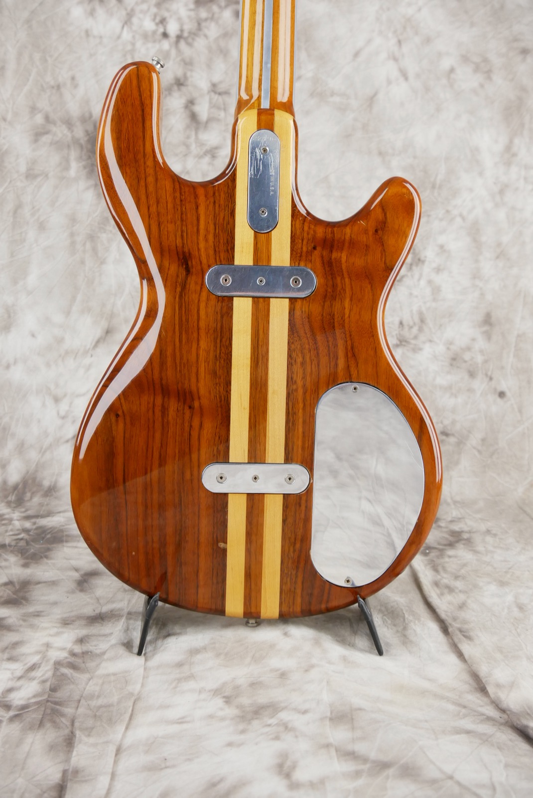 Kramer_Bass_450_B_walnut_left_hand - 08.jpg